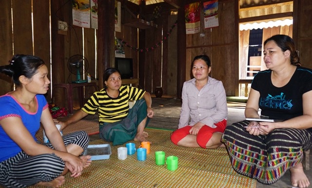 Những "bóng hồng" trên đường tuần tra biên giới - 3 CLB Phụ nữ tham gia bảo vệ chủ quyền, an ninh biên giới của bản Mường Piệt có sự tham gia của 40 hội viên Chi hôi phụ nữ bản. Bên cạnh tham gia tuần tra, bảo vệ biên giới, các chị còn là tuyên truyền viên tích cực trong việc đấu tranh phòng chống tội phạm và tệ nạn xã hội