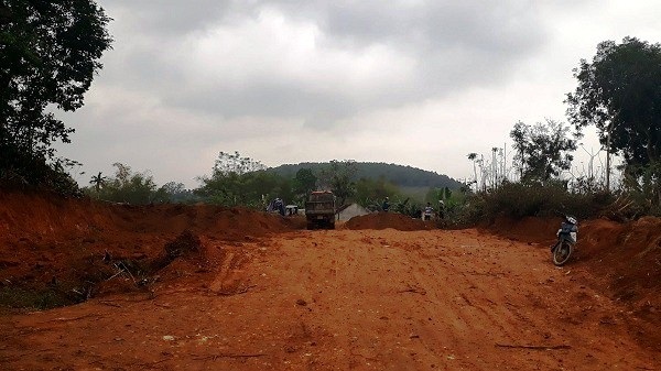 Thanh Hóa: Ngang nhiên khai thác đất trái phép giữa “thanh thiên bạch nhật”! - 2 Thêm hai điểm khai thác đất trái phép nữa trên địa bàn thôn 14, xã Xuân Du
