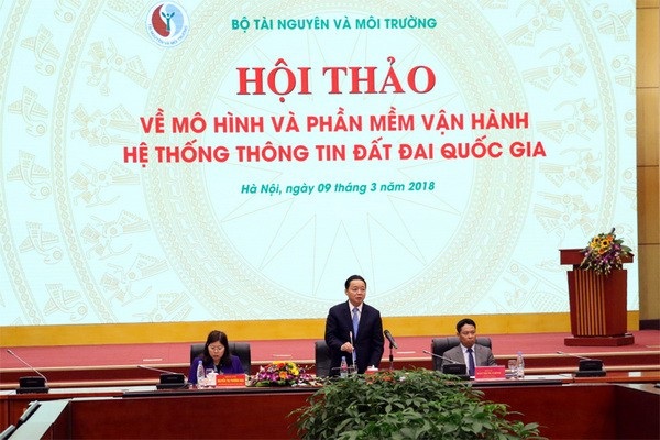 Hiểu biết ít về công nghệ thông tin cũng sử dụng được phần mềm đất đai - 1 Bộ trưởng Trần Hồng Hà phát biểu tại hội thảo (Ảnh: Khương Trung).