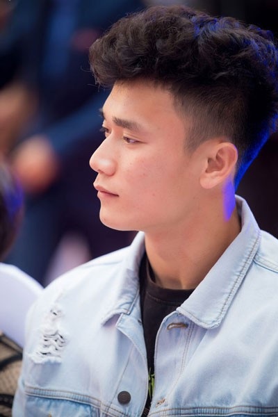 Thủ môn Bùi Tiến Dũng tiết lộ tiêu chuẩn chọn bạn gái - 1 Bùi Tiến Dũng chia sẻ, mặc dù anh không quan tâm nhiều đến luyện tập thể hình, nhưng bản thân việc luyện tập thể lực trong bóng đá cũng đã là những bài tập rất toàn diện giúp cho cơ thể săn chắc khỏe đẹp.