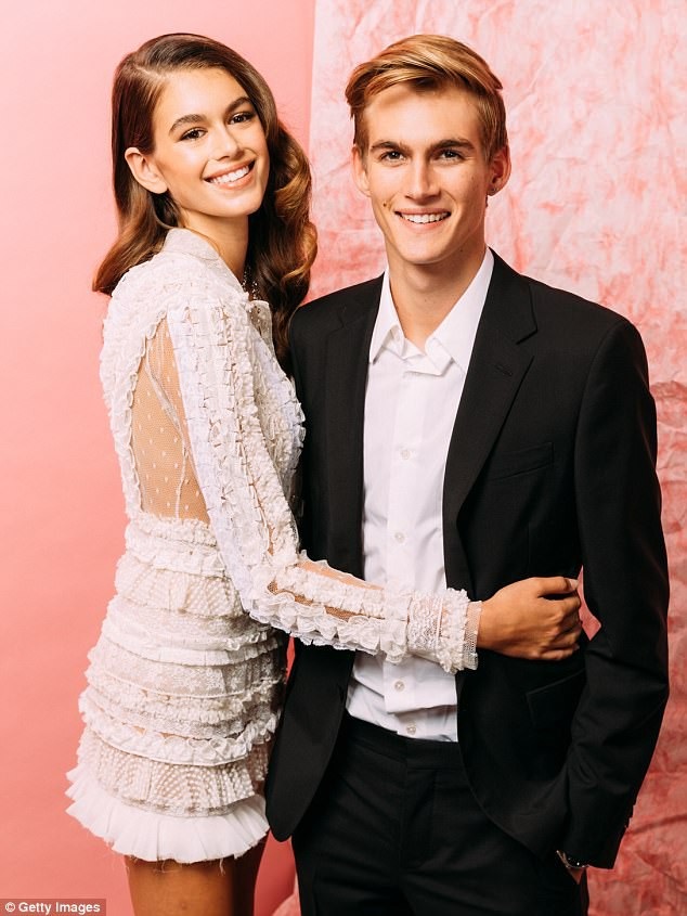 Hai con của Cindy Crawford càng lớn càng cuốn hút - 5
Hai con của Cindy thu hút sự chú ý của truyền thông bởi có bố mẹ là người nổi tiếng