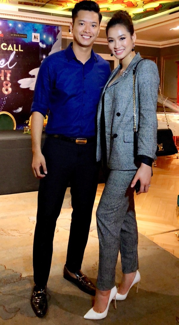 
Đức Vĩnh bên siêu mẫu Vương Thu Phương.
