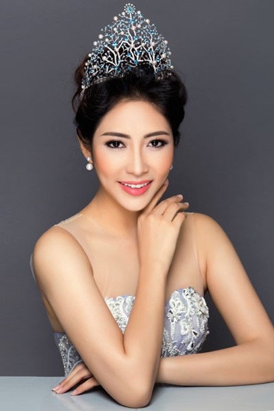 Hết tin đồn bán dâm đến lùm xùm tình ái, showbiz Việt trở nên "nhiễu loạn" - 3 Ngay sau khi Andrea vướng vào lùm xùm trên thì mạng xã hội lại xuất hiện đoạn tin nhắn được cho là cuộc trò chuyện của người môi giới đi khách với Hoa hậu Đại dương 2014 Đặng Thu Thảo. Cụ thể, người môi giới nhắn: Có một ông 65 tuổi, giá 12.000USD, em nhận job không?. Tài khoản có tên Đặng Thu Thảo nhắn lại: Dạ không chị ơi. Đặng Thu Thảo đã lên tiếng phủ nhận đoạn tin nhắn kia là cuộc đối thoại của mình và chia sẻ, không chỉ cô mà rất nhiều nghệ sĩ khác cũng bị lập tài khoản cá nhân giả danh.