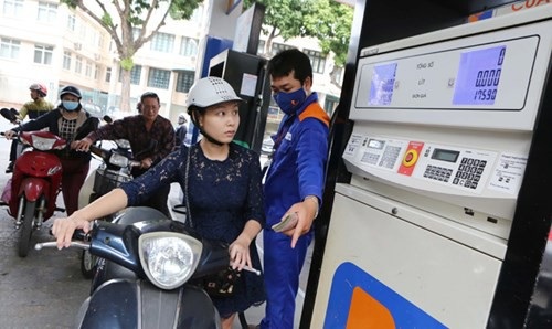Tăng kịch trần thuế môi trường xăng dầu: Bộ ngành đồng ý, người dân thì sao? - 1 Nhiều ý kiến lo ngại việc tăng thuế thời điểm này sẽ tạo thêm gánh nặng cho người dân và cộng đồng doanh nghiệp.