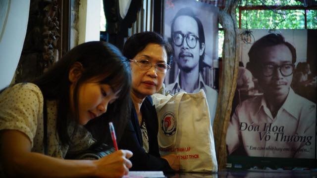 Không chỉ người lớn tuổi mà rất nhiều khán giả trẻ cũng dành tình cảm cho nhạc Trịnh.