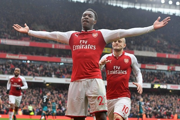 Đánh bại Man City, nhiều ngôi sao MU được vinh danh ở vòng 33 Premier League - 3 Danny Welbeck đặt dấu giày vào cả 3 bàn thắng của Arsenal trước Southampton