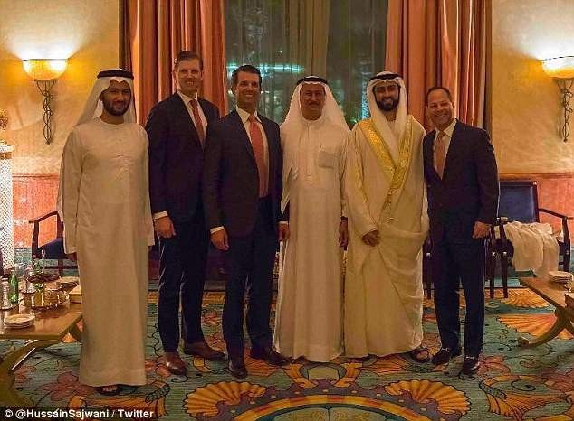 Mỹ chi 73.000 USD để bảo vệ con trai nhà Trump đi ăn cưới - 1
Hai con trai ông Trump (áo vest đen bên trái) có chuyến đi kéo dài 2 tuần tới Dubai. (Ảnh: Twitter)