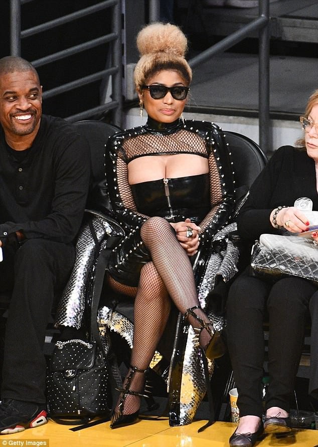 
Nicki Minaj là tâm điểm thu hút sự chú ý của cánh phóng viên ảnh
