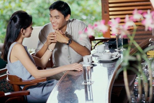 Chồng phá hàng rào ngăn với nhà cô hàng xóm độc thân cho... thoáng - 1 Chồng phá hàng rào ngăn với nhà cô hàng xóm độc thân cho... thoáng - 1