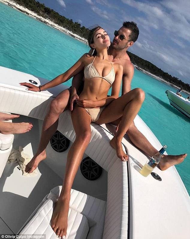 Hoa hậu hoàn vũ bốc lửa với váy xuyên thấu - 10
Mới đây Olivia Culpo đã chia tay bạn trai Danny Amendola sau 2 năm hò hẹn.