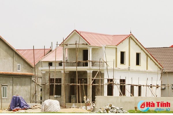 Trưởng công an xã 'trả chức', đi... xuất khẩu lao động! - 2 Để có thêm thu nhập trang trải cuộc sống, xây dựng nhà cửa, nhiều người dân Thiên Lộc đã chọn con đường xuất khẩu lao động.