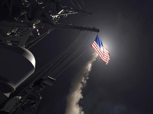 Nga sẽ bắn hạ bất cứ tên lửa nào của Mỹ nhằm vào Syria - 1
Mỹ có thể đáp trả Syria mạnh hơn vụ nã 59 tên lửa hành trình Tomahwak vào căn cứ Shayrat năm ngoái. (Ảnh: Reuters)