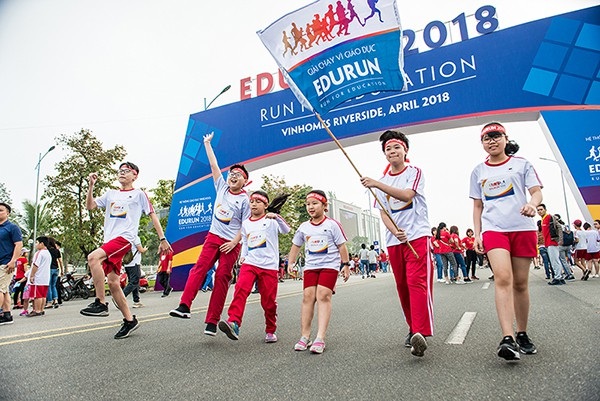 Vinschool gây quỹ thành công 3,7 tỷ đồng xây dựng cho trẻ em nghèo - 1 Được tổ chức tại Hà Nội vào ngày 01/04 và tại Tp. Hồ Chí Minh ngày 08/04, ở mỗi nơi EDURUN đều mang đến một không khí vô cùng sôi nổi và hào hứng.