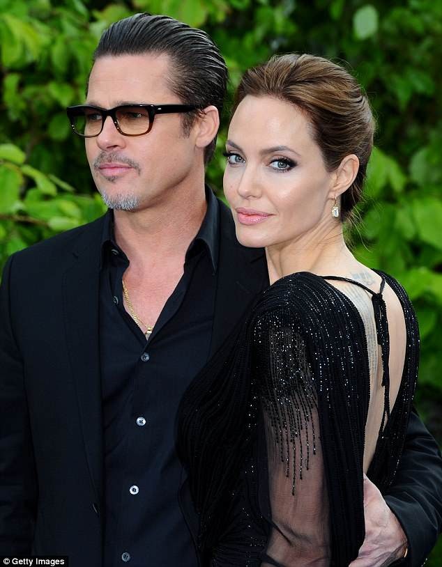 Hé lộ thêm về mối quan hệ của Brad Pitt và giáo sư người Isarel - 4
Brad Pitt đang chờ hoàn tất nốt thủ tục ly dị với Angelina Jolie.