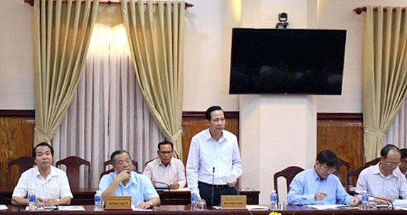 Bộ trưởng Đào Ngọc Dung: “Có nghề, nông dân mới thoát nghèo bền vững” - 1
Bộ trưởng Bộ Lao động Thương binh và Xã hội Đào Ngọc Dung tại buổi làm việc với tỉnh Bình Thuận sáng 12/4.
