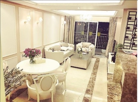 Chốn đi về sang trọng, đáng mơ ước của 4 Hoa hậu Việt đình đám - 7 Phạm Hương thường xuyên chia sẻ những hình ảnh bên trong căn hộ của mình lên trang FB cá nhân.