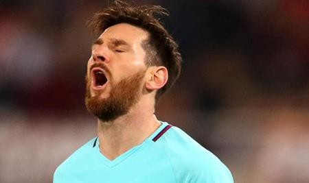Cổ động viên khuyên Messi nghỉ hưu để về với… vợ đẹp - 3 Messi đã có một trận đấu đáng quên