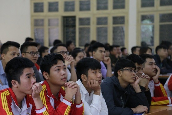 Kết nối cơ hội học tập, làm việc tại Nhật Bản cho sinh viên Việt Nam - 5
Sinh viên ĐH KTCN Thái Nguyên đang chăm chú lắng nghe đại diện Toshiba Memory Corp trao đổi.
