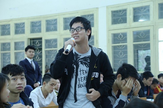 Kết nối cơ hội học tập, làm việc tại Nhật Bản cho sinh viên Việt Nam - 6
Sinh viên các trường đặt ra nhiều câu hỏi với nhà tuyển dụng.