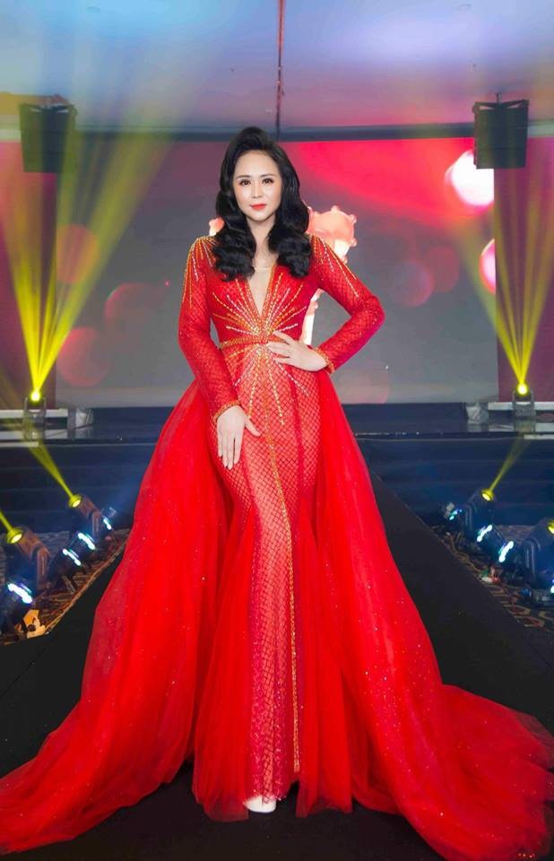 Nữ hoàng Hoa hồng Bùi Thị Thanh Hương – “Bông hồng quyền lực 2018” - 5 Vẻ xinh đẹp và nổi bật của Nữ hoàng Hoa hồng Bùi Thị Thanh Hương.