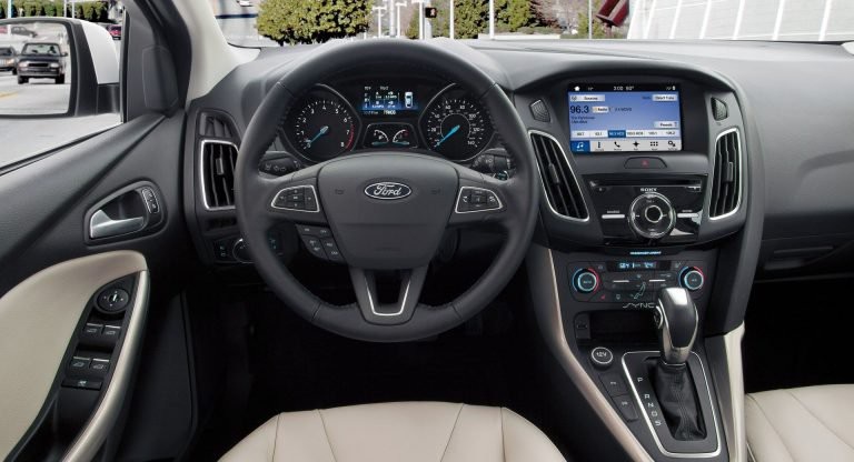 So sánh Ford Focus thế hệ cũ và mới - 10