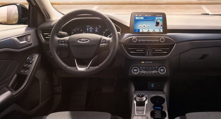 So sánh Ford Focus thế hệ cũ và mới - 9