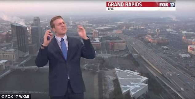 Người dẫn bản tin thời tiết Gary Frank đã gây bất ngờ sửng sốt với thái độ khá gay gắt trong bản tin mới đây.