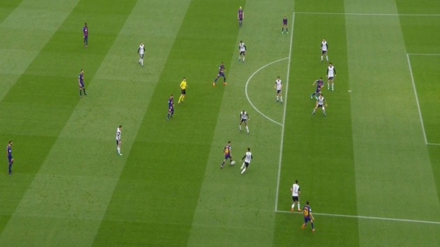 Luis Suarez ghi bàn, Barcelona giành 3 điểm quan trọng trước Valencia - 7
Coutinho có tình huống chọc khe thông minh...