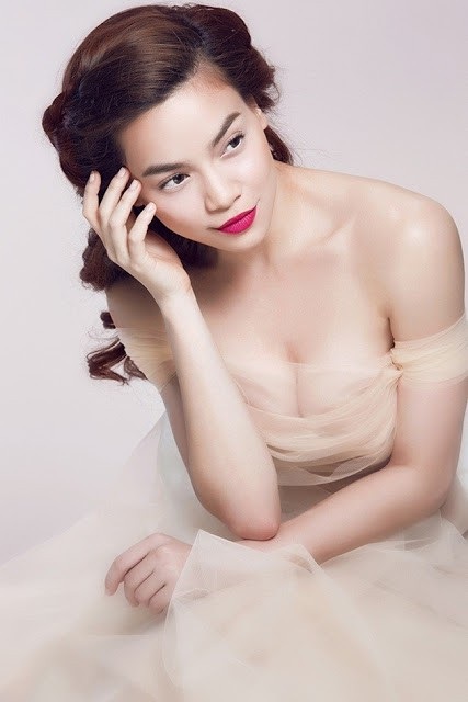 Bên cạnh những khoảnh khắc khiến dân tình phải đỏ mặt tía tai, Hồ Ngọc Hà từng có những xử lý khá khéo léo khi diện trang phục gợi cảm mà vẫn không phản cảm.