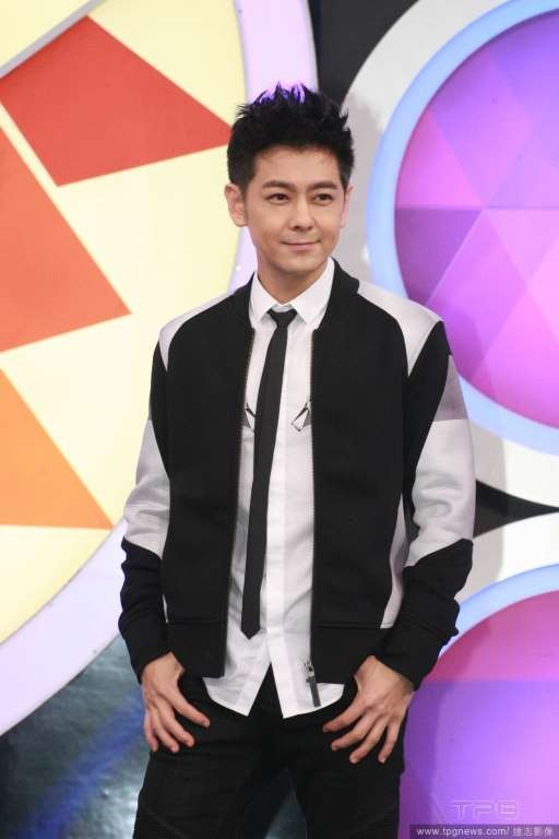 
Lâm Chí Dĩnh và người mẫu Trần Nhược Nghi đính hôn năm 2008 và tổ chức hôn lễ ở Thái Lan năm 2013 sau khi con trai đầu lòng của họ chào đời.
