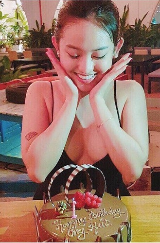 "Giật mình" vì Thúy Vi tăng cân, tung ảnh khoe vòng một lấp ló - 6 "Giật mình" vì Thúy Vi tăng cân, tung ảnh khoe vòng một lấp ló - 6