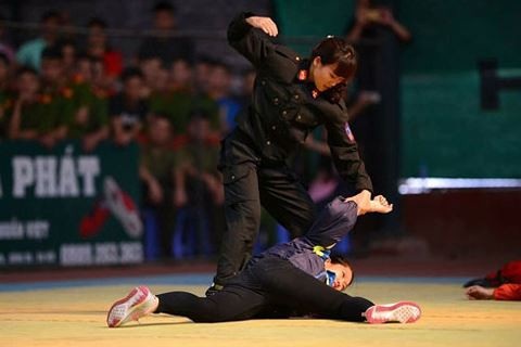 Ở Hà Nội, có một tiểu đội nữ Cảnh sát đặc nhiệm - 4