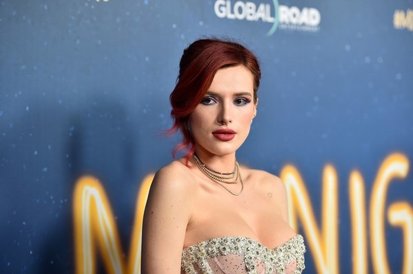 Bella Thorne diện váy xuyên thấu lộ nội y - 7
Gần đây Bella được nhắc tới nhiều vì chuyện tình cảm liên tục thay đổi và gu thời trang nổi loạn.