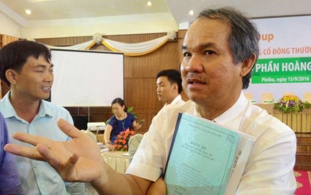 Bầu Đức và câu chuyện tấm bằng đại học - 1
Bầu Đức từ chối cuộc gặp lãnh đạo Bộ Văn hóa, Thể thao và Du lịch vào tuần tới