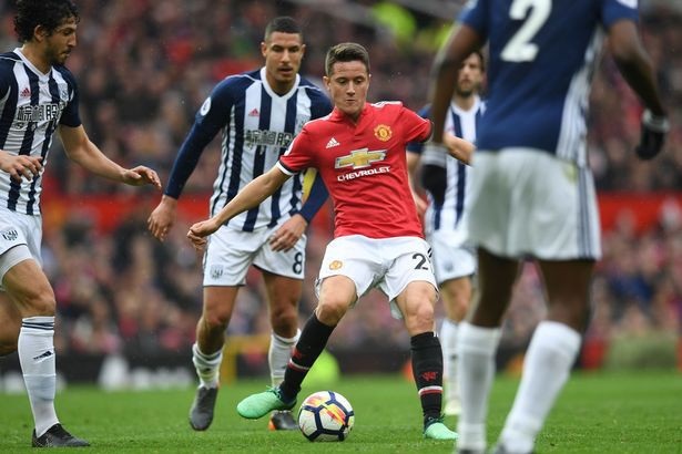 Những điểm nhấn từ thất bại dở tệ của MU trước West Brom - 2
Herrera bị các trọng tài kiềng mặt vì tính xấu