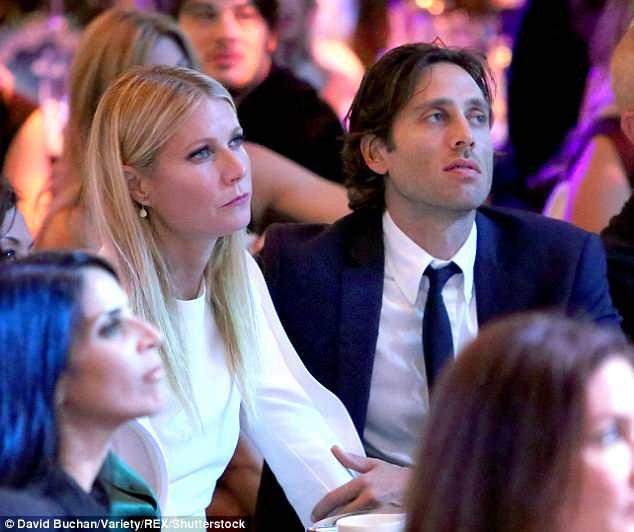 Jennifer Aniston xinh đẹp tới dự đám cưới bí mật của Gwyneth Paltrow - 5
Gwyneth Paltrow và Brad Falchuk quen nhau từ lần hợp tác chung trong bộ phim Glee.