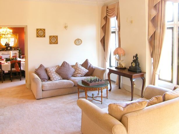 Từng là nơi trồng cần sa bất hợp pháp, đến nay căn biệt thự được sửa chữa khang trang và đón khách tới nghỉ