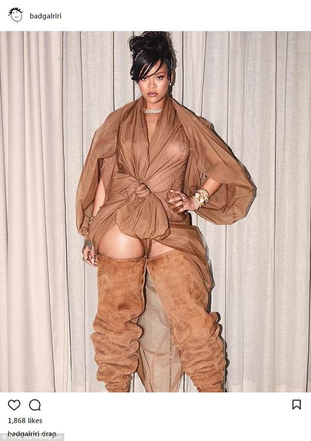 Sao Hollywood đua nhau hở "bạo" đi xem ca nhạc - 14
Rihanna với bộ trang phục không giống ai cũng gây ấn tượng mạnh với fan.
