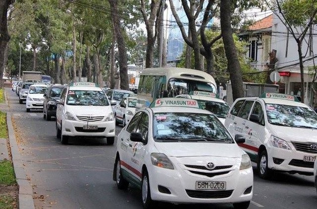 Uber rút lui, kiện Grab ra toà: “Ông trùm” taxi truyền thống đang “hồi sinh”? - 1 Lợi nhuận sụt giảm mạnh song điểm sáng trong bức tranh kinh doanh của Vinasun đó là sự dịch chuyển trong cơ cấu nguồn thu