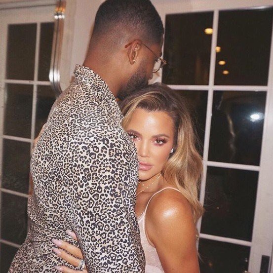 Khloe đặt tên con là "Sự Thật" - 6
Khloe vẫn đang sống tại căn nhà của bạn trai ở Ohio, cô mong sớm có thể đáp máy bay về nhà ở Los Angeles