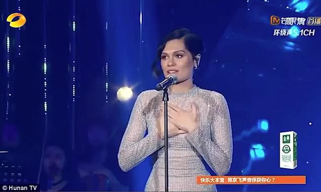 Kinh ngạc nữ ca sĩ chuyên chấm thi hát “lặn lội” đi làm thí sinh - 5 Jessie J đã gây sửng sốt với các fan của cô ở quê nhà khi lặng lẽ đi thi hát ở tận… Trung Quốc.