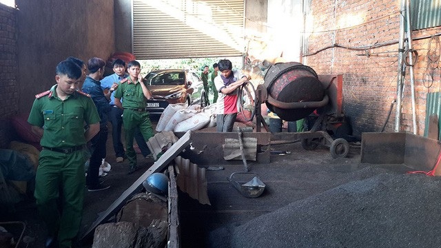 Điểm mặt các chất độc gây chết người có trong pin - 1
Lực lượng chức năng kiểm tra, phát hiện hàng chục tấn cà phê nhuộm pin chuẩn bị xuất xưởng.