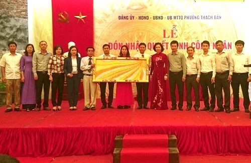 23 đạo sắc đền Trấn Vũ được công nhận tài liệu lưu trữ quý hiếm - 1 Lễ đón nhận quyết định công nhận 23 đạo sắc phong đền Trấn Vũ là tài liệu lưu trữ quý, hiếm. Ảnh: Tùng Long.