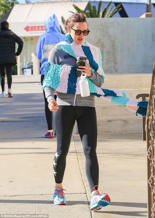 
Jennifer đã có một bữa tiệc sinh nhật sớm vào cuối tuần vừa rồi bên các con.
