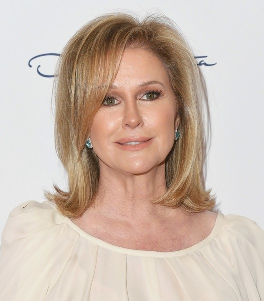 Paris Hilton "đụng hàng" khi đi dự sự kiện - 10
Kathy Hilton ở tuổi 59 vẫn rạng ngời