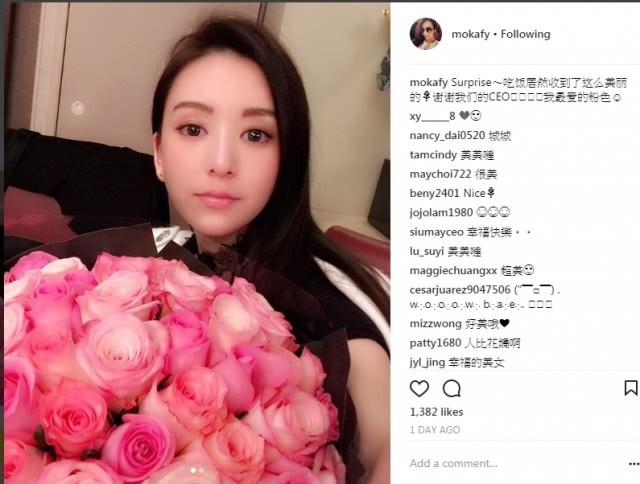 Kỷ niệm một năm ngày cưới, Quách Phú Thành đưa vợ trẻ đi du lịch - 2
Phương Viện được chồng tặng hoa và đưa đi du lịch nước ngoài nhân dịp kỷ niệm một năm ngày cưới.