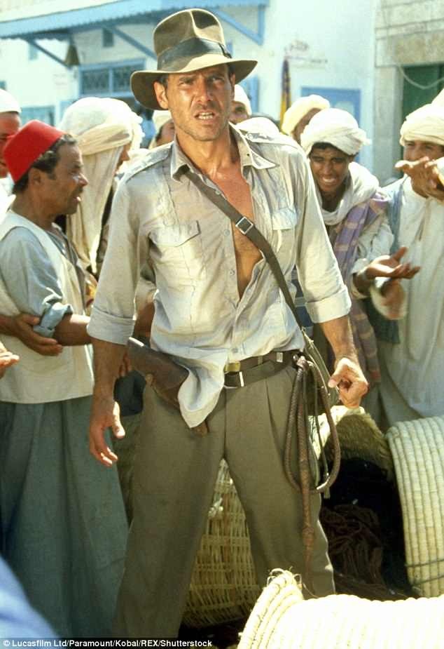 Harrison Ford vào vai Indiana Jones trong phim “Indiana Jones và Chiếc rương thánh tích” (1981). Đây là tập phim mở ra loạt phim kinh điển của màn bạc.