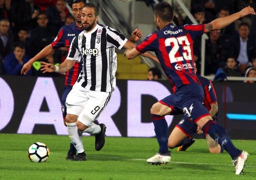 Siêu phẩm "xe đạp chổng ngược" khiến Juventus mất điểm ở Serie A - 1 Juventus bị Crotone cầm chân với tỷ số hòa 1-1