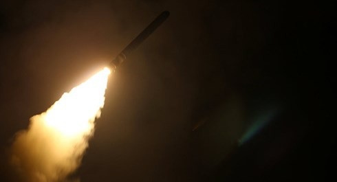 5 sai lầm chiến lược Mỹ, Anh, Pháp phạm phải khi tấn công Syria - 1
Tàu USS Monterey của Mỹ phóng tên lửa Tomahawk trong cuộc tấn công vào Syria hôm 14/4. Ảnh: Reuters.