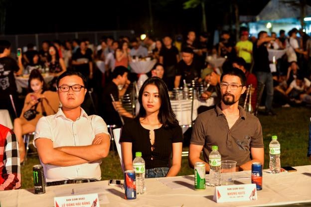 
Johnny Trí Nguyễn là gương mặt đại diện và là Phó ban tổ chức Đại hội Môtô Việt Nam 2018. Là một ngôi sao võ thuật trên màn ảnh rộng và là người sáng lập võ đường Liên Phong, Johnny Trí Nguyễn còn được biết đến là một biker đam mê tốc độ. Sự xuất hiện của Johnny Trí Nguyễn đã mang lại tinh thần mạnh mẽ và phóng khoáng cho Đại hội.
